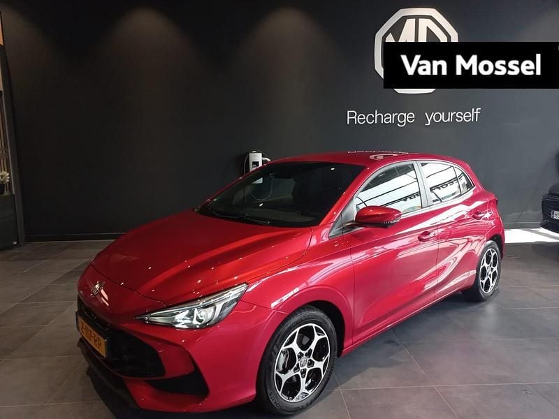 Rood Gebruikt 2024 MG MG3 Luxury Hatchback | € 22.995 - Afbeelding 1/4