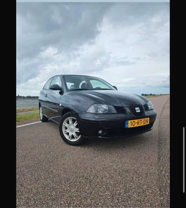 Zwart Gebruikt 2005 Seat Ibiza Reference Hatchback | € 1.650 (Eerlijke prijs) - Afbeelding 1/4