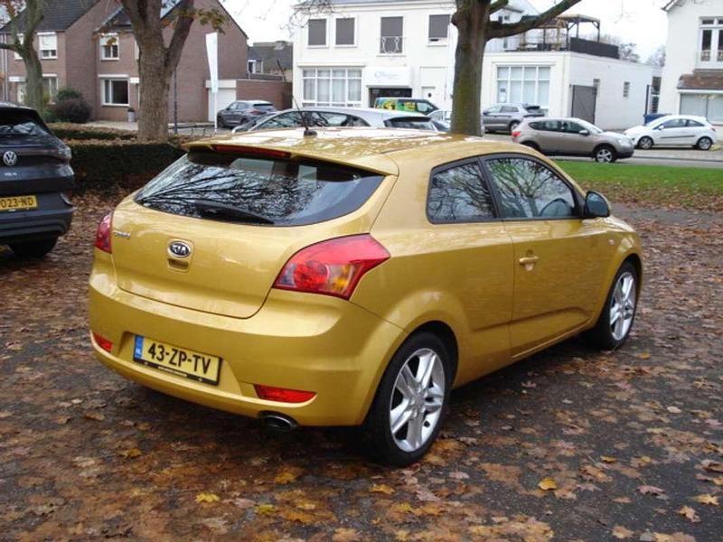 Geel Occasion 2008 Kia Ceed Hatchback | € 2.350 (Eerlijke prijs) - Afbeelding 1/4