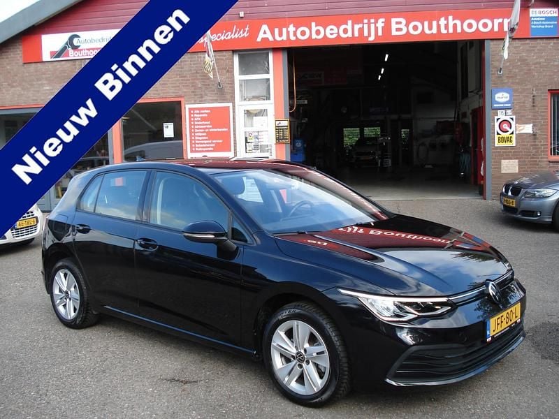 Zwart Gebruikt 2022 VW Golf VIII Business Hatchback | € 21.950 (Eerlijke prijs) - Afbeelding 1/4