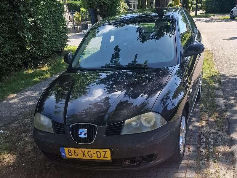 Zwart Gebruikt 2007 Seat Ibiza Hatchback | € 2.200 (Eerlijke prijs) - Afbeelding 1/4