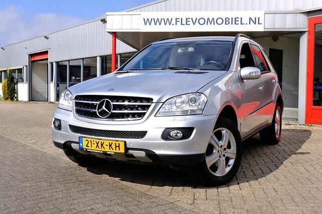 Grijs Gebruikt 2007 Mercedes 320 SUV | € 10.950 (Duur) - Afbeelding 1/4