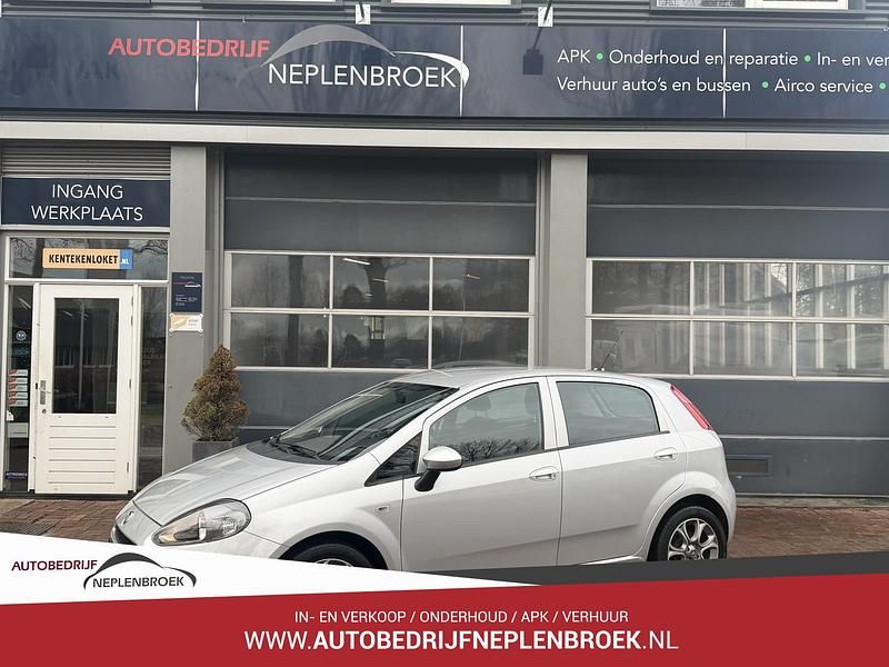Grijs Gebruikt 2016 Fiat Punto Lounge Hatchback | € 6.950 (Iets duurder) - Afbeelding 1/4