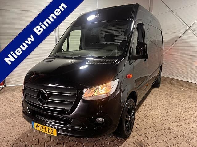 Zwart Gebruikt 2023 Mercedes Sprinter Van | € 33.450 (Goede deal) - Afbeelding 1/4