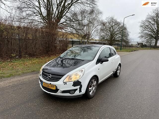 Wit Gebruikt 2010 Opel Corsa Hatchback | € 1.500 (Super prijs) - Afbeelding 1/4