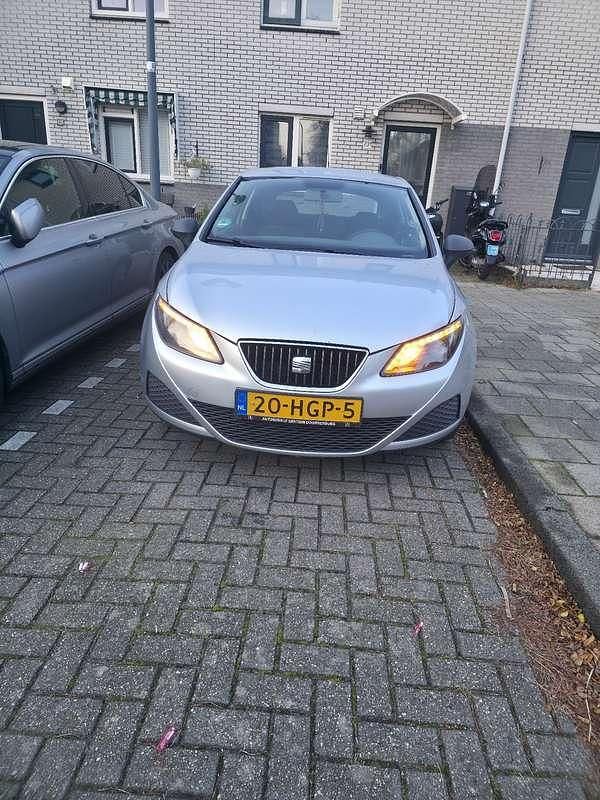 Zilver Occasion 2008 Seat Ibiza SC Reference Hatchback | € 1.950 (Eerlijke prijs) - Afbeelding 1/4