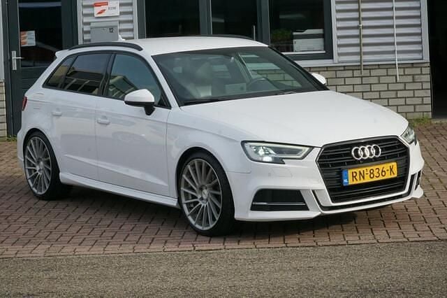 Wit Occasion 2018 Audi A3 Sportback S-Line Hatchback | € 15.850 (Eerlijke prijs) - Afbeelding 1/4