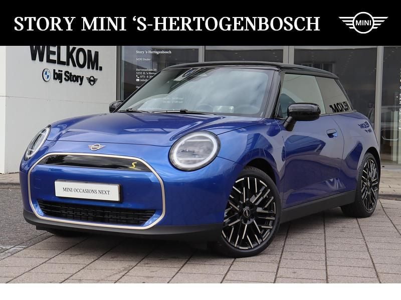 Blauw Gebruikt 2025 Mini Cooper SE Favoured Hatchback | € 40.840 (Eerlijke prijs) - Afbeelding 1/4