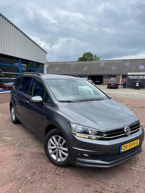 Occasion VW Touran Highline 116 PK (85 kW) 2019 Grijs MPV