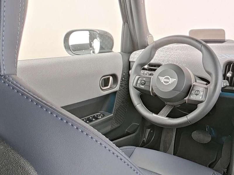 Occasion Mini Cooper Favoured 114 kW (156 PK) 2025 Zwart Hatchback