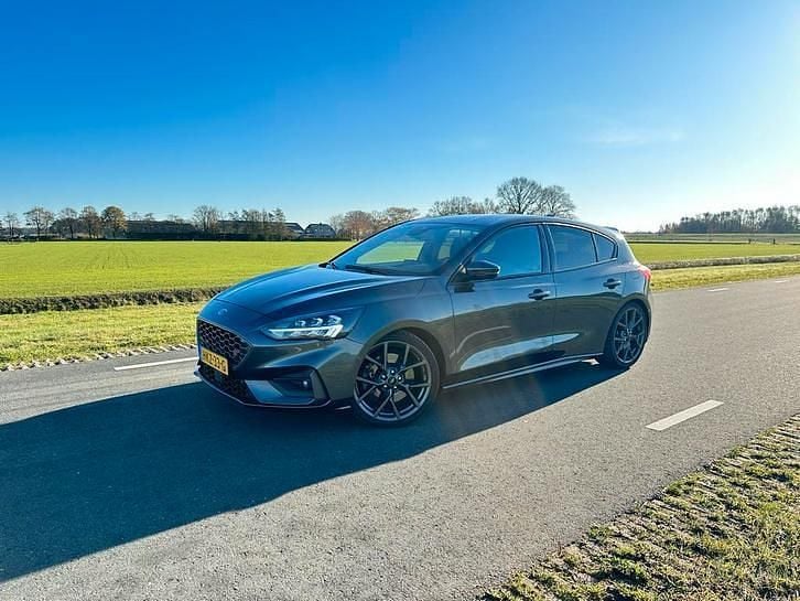 Grijs Gebruikt 2019 Ford Focus ST Hatchback | € 23.995 (Super prijs) - Afbeelding 1/4
