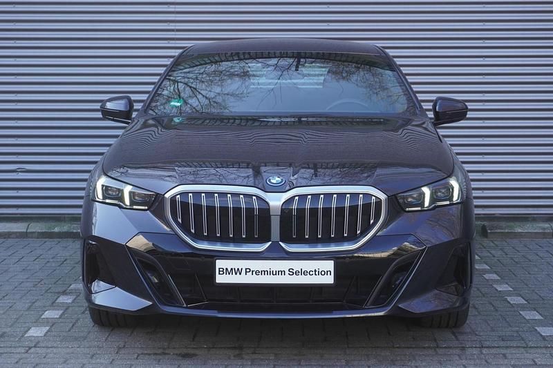 Occasion BMW 530e Comfort Edition 299 PK (219 kW) 2024 Grijs (metallic) Sedan
