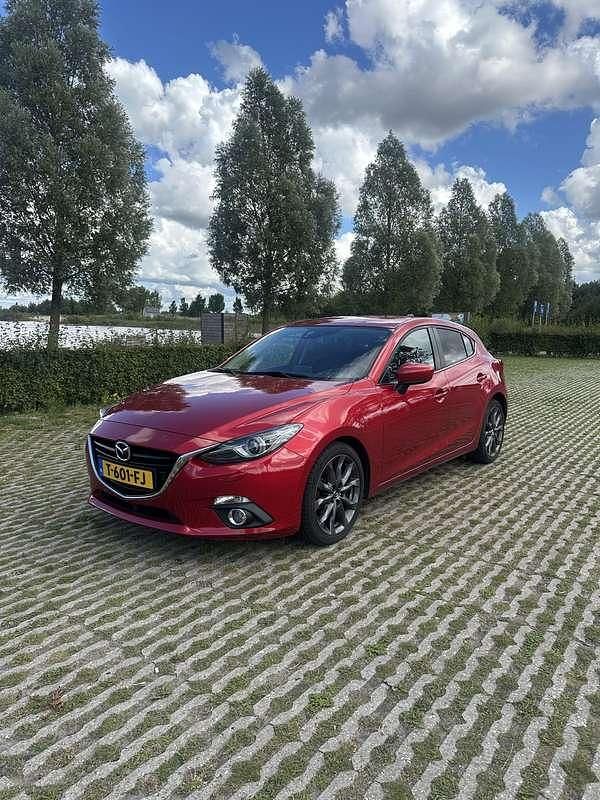 Rood Gebruikt 2014 Mazda 3 Hatchback | € 12.950 (Eerlijke prijs) - Afbeelding 1/4