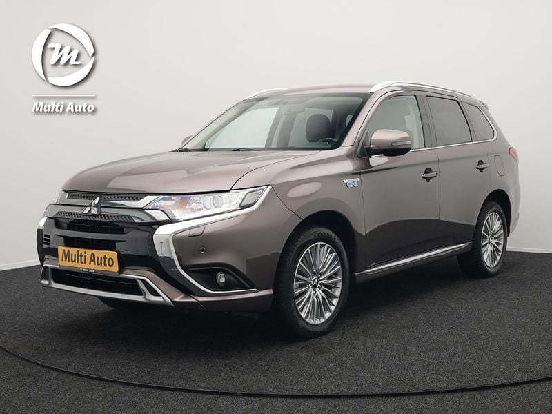 Bruin Gebruikt 2020 Mitsubishi Outlander P-HEV Intense SUV | € 25.890 (Eerlijke prijs) - Afbeelding 1/4