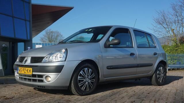 Grijs Gebruikt 2005 Renault Clio II Authentique Hatchback | € 1.650 (Iets duurder) - Afbeelding 1/4