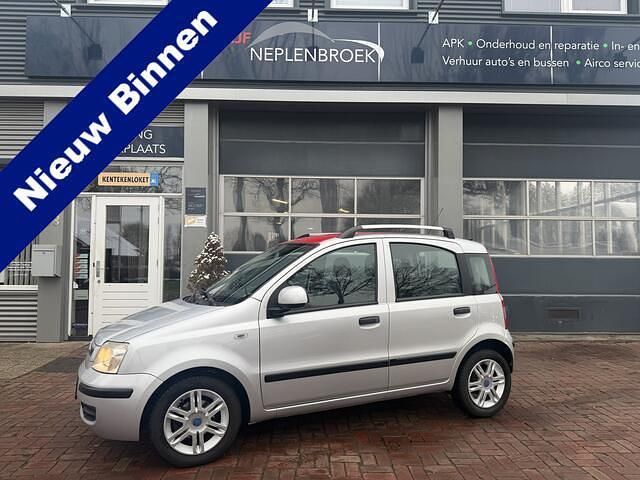 Grijs Occasion 2011 Fiat Panda Hatchback | € 3.950 (Iets duurder) - Afbeelding 1/4