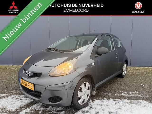 Grijs Gebruikt 2011 Toyota Aygo Cool Hatchback | € 2.950 (Eerlijke prijs) - Afbeelding 1/4