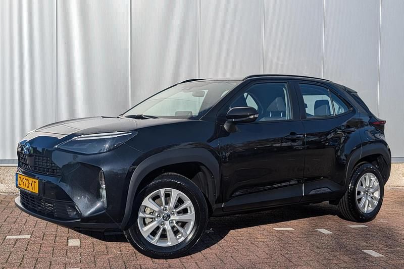 Zwart Occasion 2024 Toyota Yaris Hybrid Active SUV | € 29.749 (Eerlijke prijs) - Afbeelding 1/1
