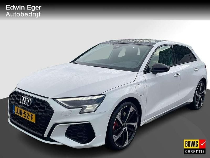 Wit Gebruikt 2021 Audi A3 Sportback e-tron Competition Hatchback | € 29.900 (Eerlijke prijs) - Afbeelding 1/4