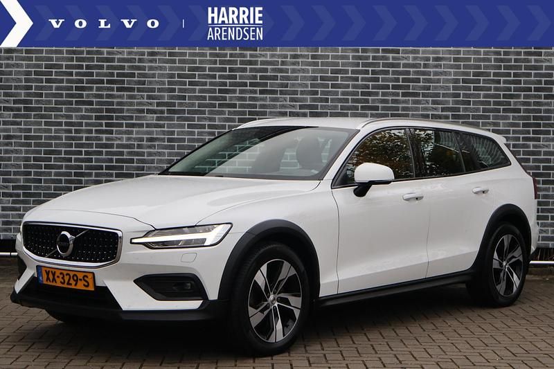 Wit Gebruikt 2019 Volvo V60 CC Stationwagen | € 33.694 - Afbeelding 1/4