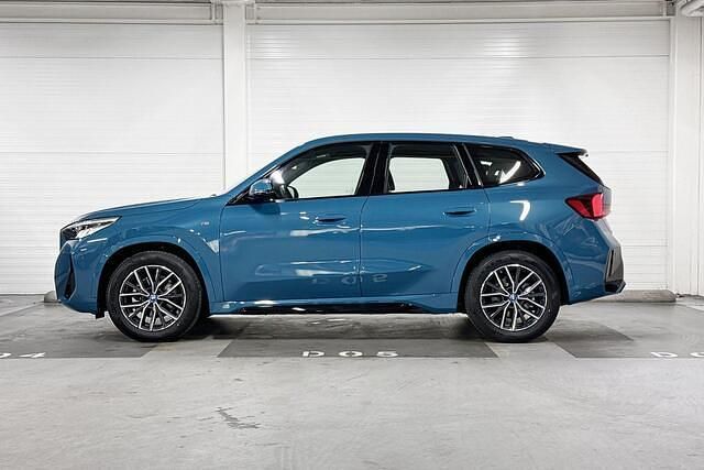 Occasion BMW iX1 Comfort Edition 150 kW (204 PK) 2025 Inidividual blue bay lagoon (donker blauw) SUV
