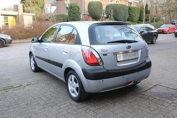 Occasion Kia Rio 112 PK (82 kW) 2007 Grijs Hatchback