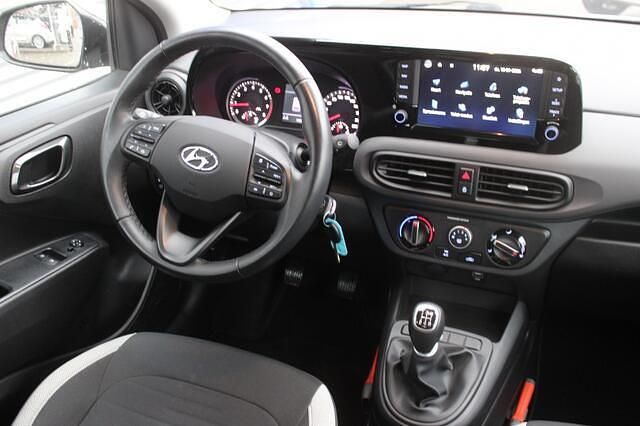 Occasion Hyundai i10 Comfort 67 PK (49 kW) 2021 Brass (grijs metallic) Hatchback