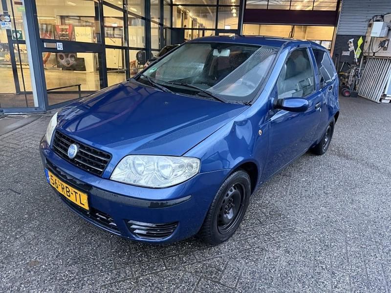 Blauw Occasion 2005 Fiat Punto Young Hatchback | € 740 (Goede deal) - Afbeelding 1/4