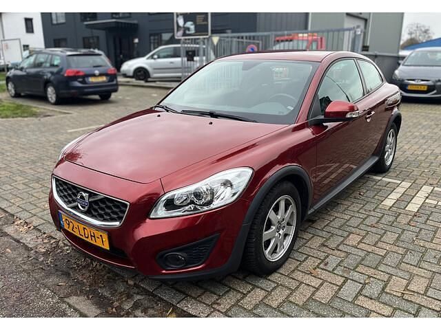 Rood Gebruikt 2010 Volvo C30 Kinetic Hatchback | € 8.990 (Iets duurder) - Afbeelding 1/4