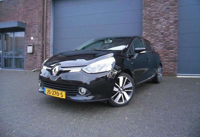 Zwart (metallic) Occasion 2016 Renault Clio IV Iconic Hatchback | € 7.450 (Goede deal) - Afbeelding 1/4