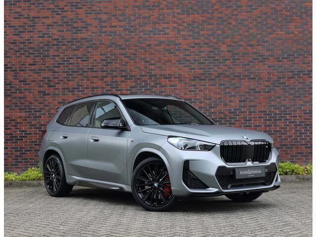 Grijs, metallic lak Gebruikt 2022 BMW X1 M Sport SUV | € 55.950 - Afbeelding 1/4