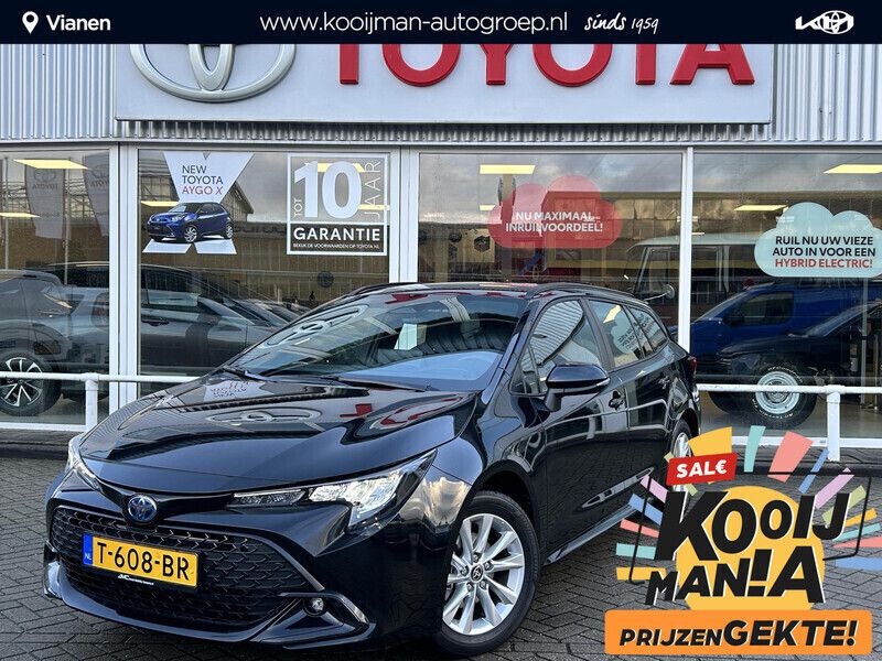 Zwart Gebruikt 2023 Toyota Corolla Hybrid Active Stationwagen | € 30.950 - Afbeelding 1/4