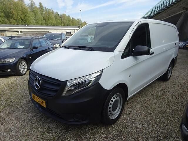 Wit Gebruikt 2021 Mercedes Vito Active MPV | € 11.995 (Super prijs) - Afbeelding 1/4