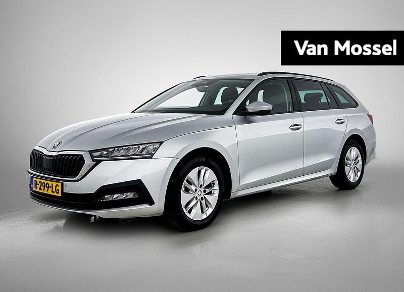 Grijs Occasion 2022 Skoda Octavia Business Line Stationwagen | € 20.900 (Eerlijke prijs) - Afbeelding 1/4