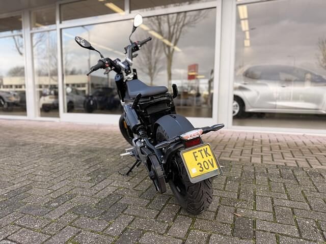 Nieuw BMW 02 2025 Zwart Sedan