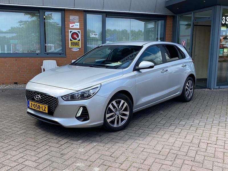 Grijs Occasion 2017 Hyundai i30 Premium Hatchback | € 15.299 (Goede deal) - Afbeelding 1/4