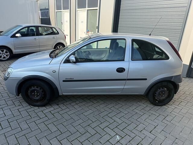 Occasion Opel Corsa Comfort 75 PK (55 kW) 2002 Grijs Hatchback