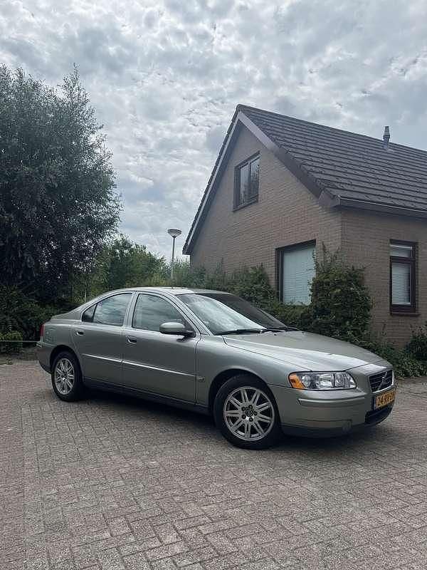 Gebruikt 2005 Volvo S60 Momentum Sedan | € 2.250 (Eerlijke prijs) - Afbeelding 1/4