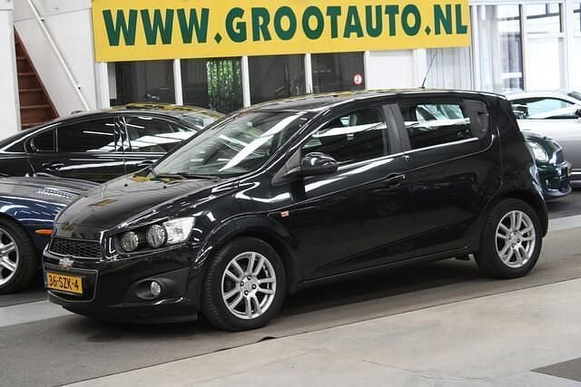 Zwart Gebruikt 2012 Chevrolet Aveo LTZ Hatchback | € 2.744 (Goede deal) - Afbeelding 1/4