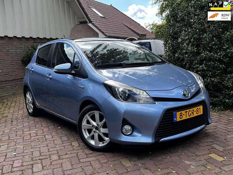 Occasion Toyota Yaris Hybrid 75 PK (55 kW) 2014 Blauw (metallic) Hatchback