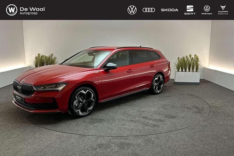 Rood Gebruikt 2025 Skoda Superb Business Line Hatchback | € 50.900 - Afbeelding 1/4