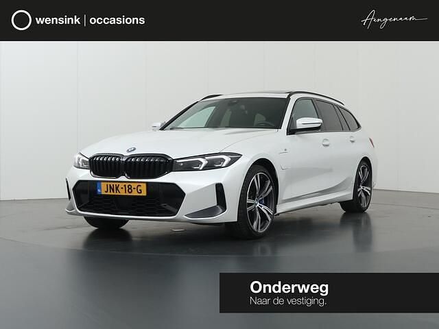 Wit Occasion 2023 BMW 330 Comfort Edition Stationwagen | € 40.435 (Eerlijke prijs) - Afbeelding 1/4