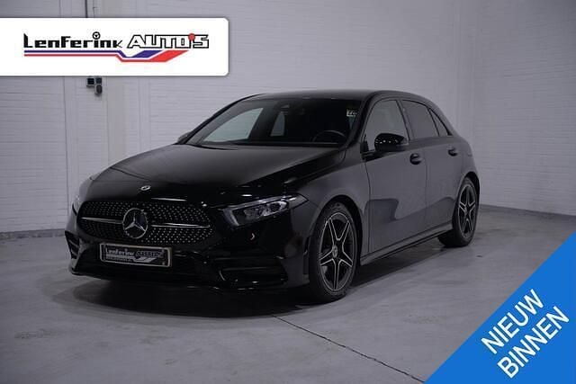 Zwart Gebruikt 2022 Mercedes A180 Business Hatchback | € 29.766 (Eerlijke prijs) - Afbeelding 1/4