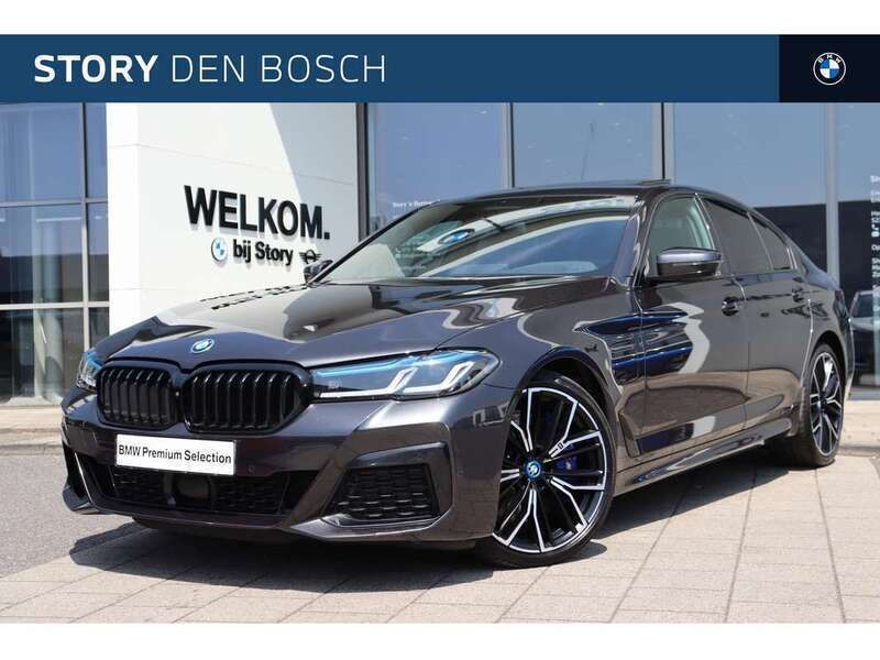 Grijs, metallic lak Gebruikt 2022 BMW 545 Executive Sedan | € 59.950 - Afbeelding 1/4