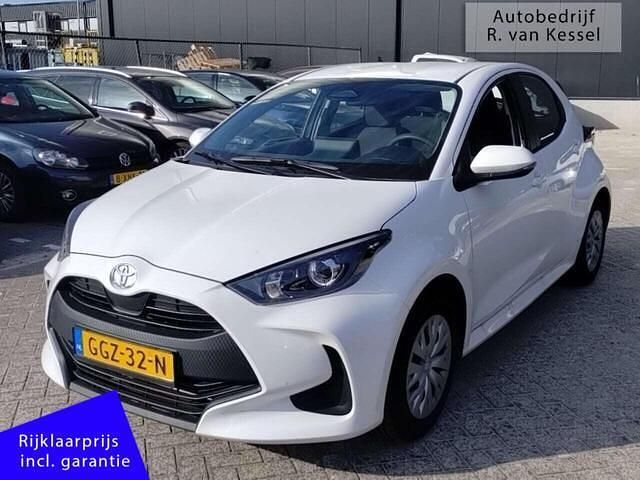 Wit Gebruikt 2024 Toyota Yaris Comfort Hatchback | € 21.490 (Super prijs) - Afbeelding 1/4