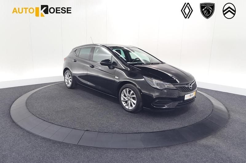 Zwart Gebruikt 2021 Opel Astra Business Edition Hatchback | € 15.295 (Eerlijke prijs) - Afbeelding 1/4