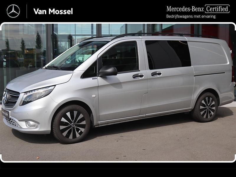 Grijs Gebruikt 2024 Mercedes Vito MPV | € 54.945 - Afbeelding 1/4