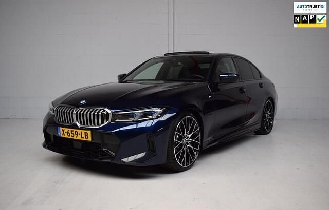 Blauw Gebruikt 2023 BMW 330 Performance Sedan | € 44.945 (Iets duurder) - Afbeelding 1/4