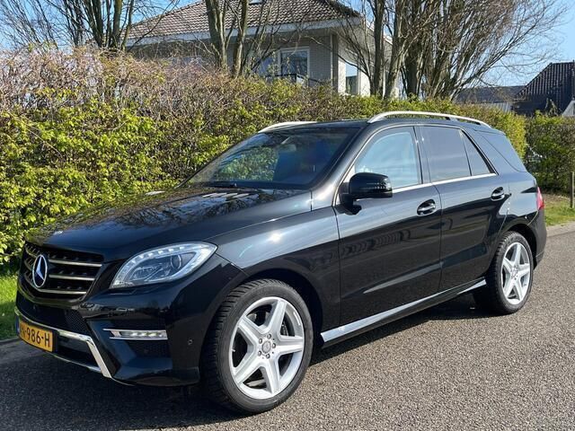 Zwart Gebruikt 2014 Mercedes ML350 AMG SUV | € 66.950 - Afbeelding 1/4