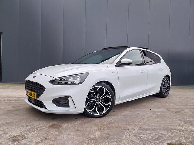 Wit Gebruikt 2018 Ford Focus ST-Line Hatchback | € 16.450 (Eerlijke prijs) - Afbeelding 1/4